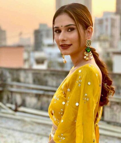 Aneri Vajani Net Worth, Age, Family, Boyfriend, Wiki, Biography, and More