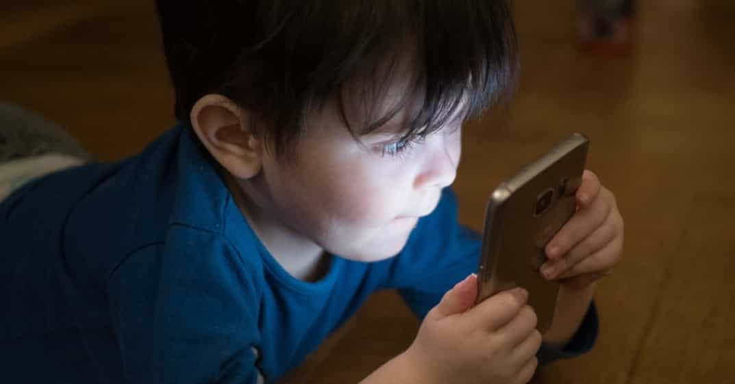 Children's Should Avoid Using Smartphones